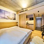 Labska 20 - Apartmanovy Dum شقة *