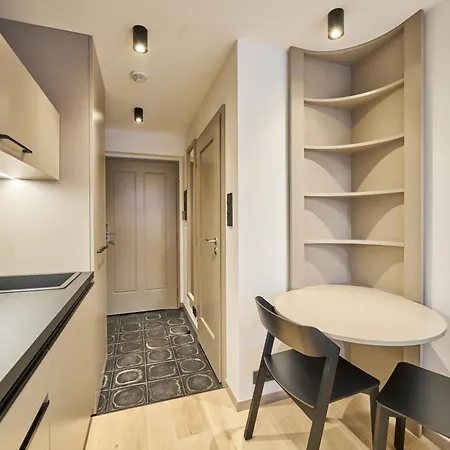 Labska 20 - Apartmanovy Dum شقة *